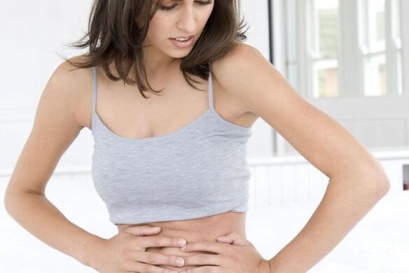 El dolor abdominal es uno de los primeros síntomas posibles de pancreatitis. 